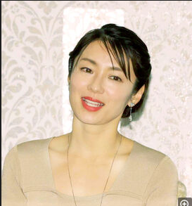 内山理名さん